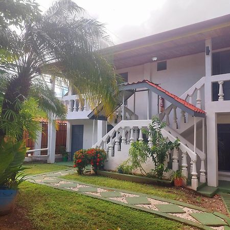 Hospedaje Quepos Exterior photo