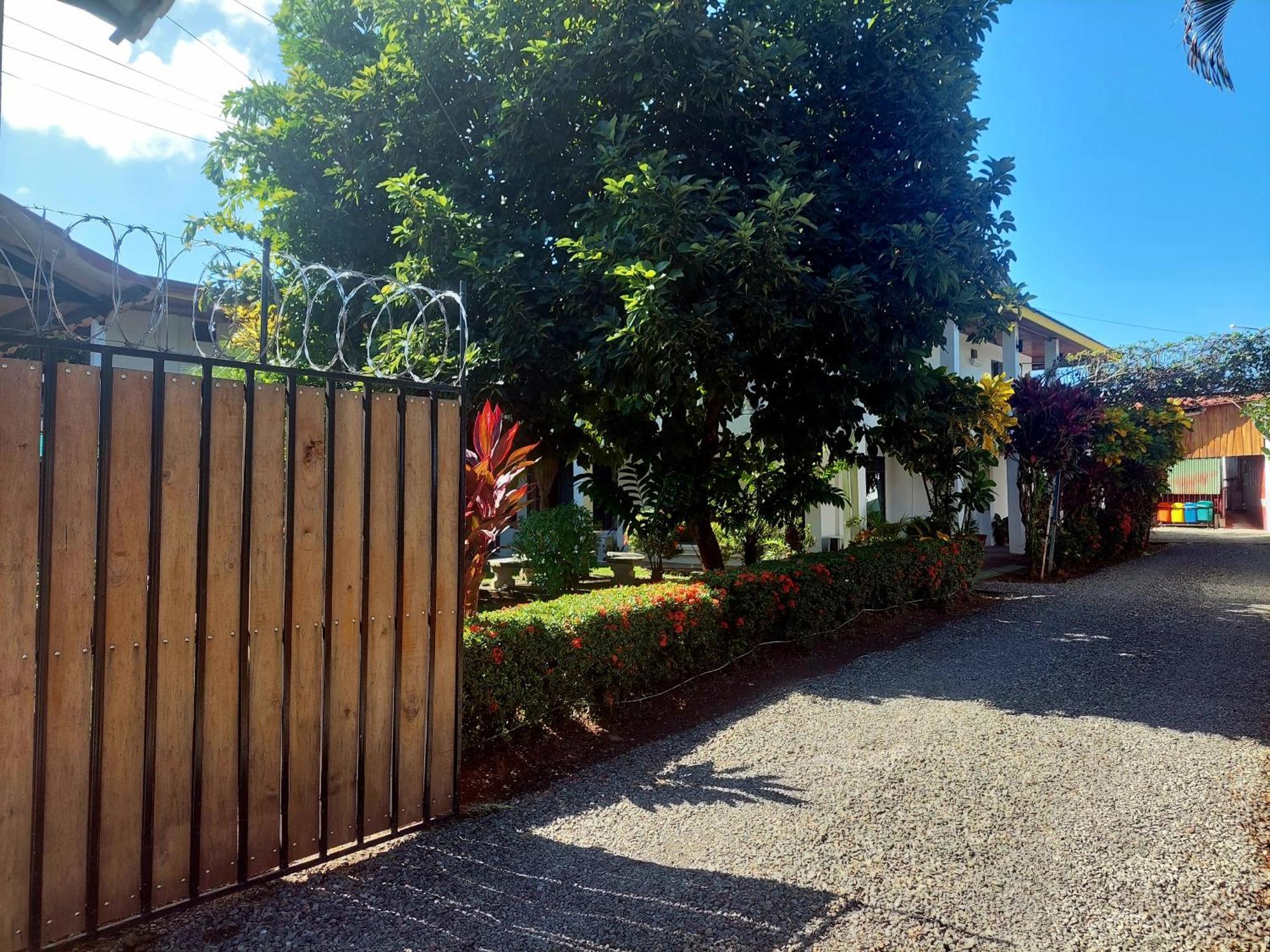 Hospedaje Quepos Exterior photo